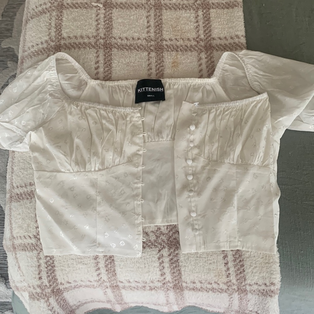 Kittenish top